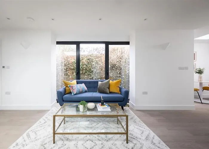 Cozy Leyton House With Garden And Small Terrace